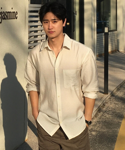 MINDBRIDGE（マインドブリッジ）の「[COUTURE]ストライプオーバーサイズデイリーシャツ - 2カラー（シャツ/ブラウス・メンズ・グレー/クリーム・100/110/95/105）」の6枚目の写真