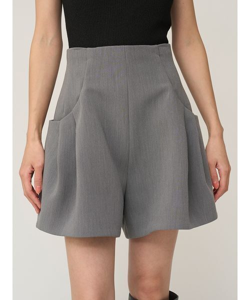 SNIDEL(スナイデル)の「Sustainableタックボリュームショートパンツ(その他パンツ・レディース・ブラック/イエロー/グレー・0/1)」の5枚目の写真