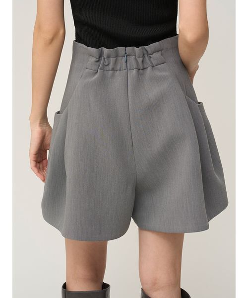 SNIDEL(スナイデル)の「Sustainableタックボリュームショートパンツ(その他パンツ・レディース・ブラック/イエロー/グレー・0/1)」の6枚目の写真