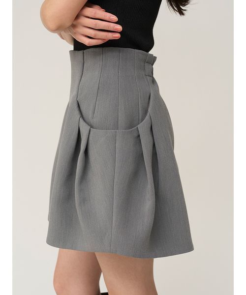 SNIDEL(スナイデル)の「Sustainableタックボリュームショートパンツ(その他パンツ・レディース・ブラック/イエロー/グレー・0/1)」の7枚目の写真