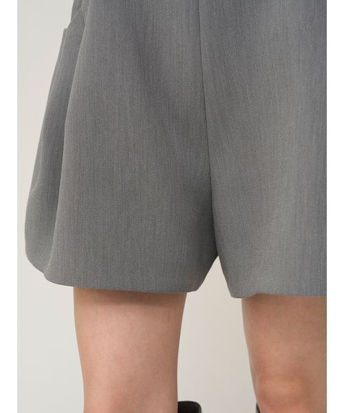 SNIDEL(スナイデル)の「Sustainableタックボリュームショートパンツ(その他パンツ・レディース・ブラック/イエロー/グレー・0/1)」の12枚目の写真