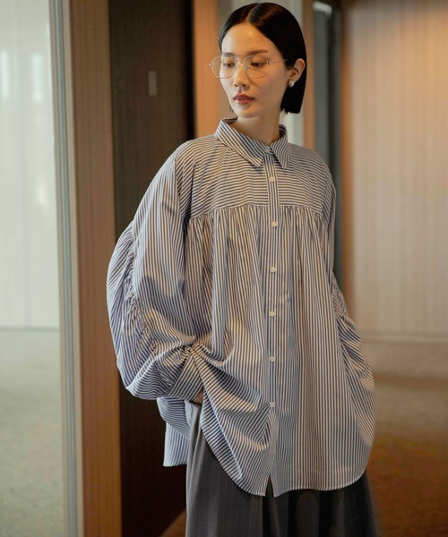 LEPSIM（レプシィム）の「《オフィスライン》ギャザースリーブブラウス　637926（シャツ/ブラウス・レディース・ストライプ/ライトブルー/オフホワイト・FREE）」の3枚目の写真