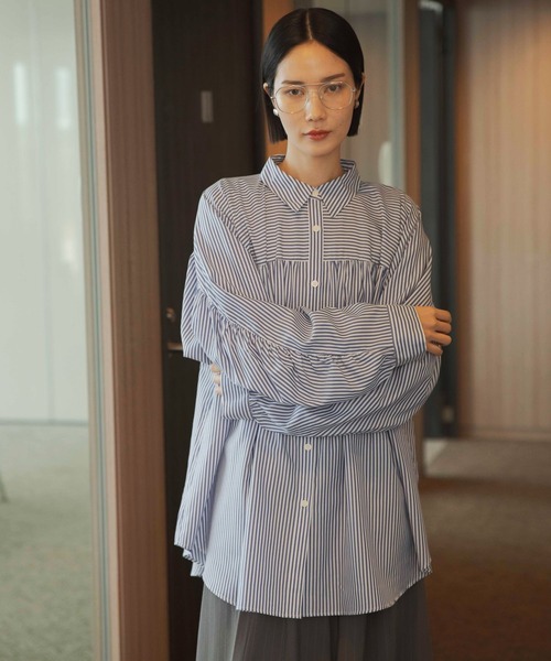 LEPSIM（レプシィム）の「《オフィスライン》ギャザースリーブブラウス　637926（シャツ/ブラウス・レディース・ストライプ/ライトブルー/オフホワイト・FREE）」の4枚目の写真