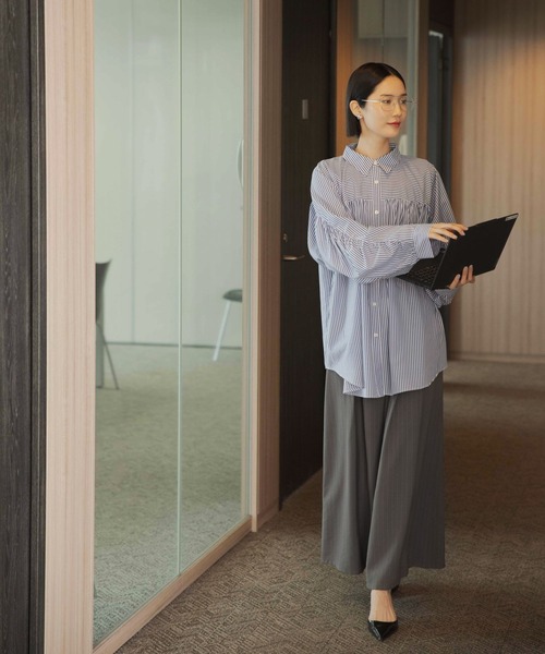 LEPSIM（レプシィム）の「《オフィスライン》ギャザースリーブブラウス　637926（シャツ/ブラウス・レディース・ストライプ/ライトブルー/オフホワイト・FREE）」の8枚目の写真