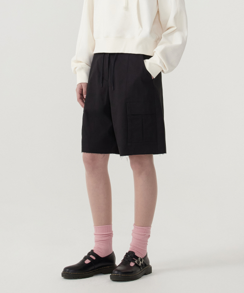 COVERNAT WOMAN(カバーナットウーマン)の「ウィメンズカーゴバermudaショーツブラック(その他パンツ・レディース・その他・WS/WM)」の1枚目の写真