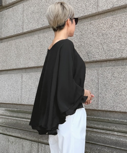 JENNE(ジェンヌ)の「Vネックフラワーメローケープ(その他トップス・レディース・ホワイト/ピンク系その他/ブラック・SMALL/MEDIUM/LARGE)」の9枚目の写真