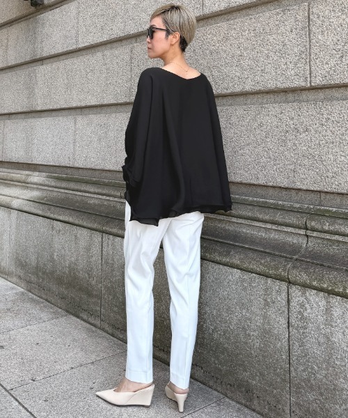 JENNE(ジェンヌ)の「Vネックフラワーメローケープ(その他トップス・レディース・ホワイト/ピンク系その他/ブラック・SMALL/MEDIUM/LARGE)」の10枚目の写真