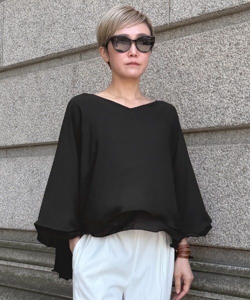 JENNE(ジェンヌ)の「Vネックフラワーメローケープ(その他トップス・レディース・ホワイト/ピンク系その他/ブラック・SMALL/MEDIUM/LARGE)」の11枚目の写真