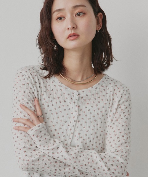 ad thie(アドティエ)の「小花柄 透かし編み ニットカーディガン リブキャミソールセット(カーディガン/ボレロ・レディース・オフホワイト・FREE)」の15枚目の写真