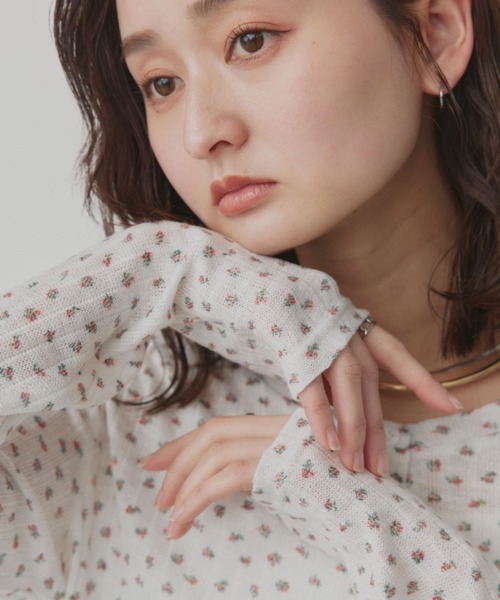 ad thie(アドティエ)の「小花柄 透かし編み ニットカーディガン リブキャミソールセット(カーディガン/ボレロ・レディース・オフホワイト・FREE)」の4枚目の写真