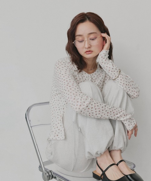 ad thie(アドティエ)の「小花柄 透かし編み ニットカーディガン リブキャミソールセット(カーディガン/ボレロ・レディース・オフホワイト・FREE)」の17枚目の写真