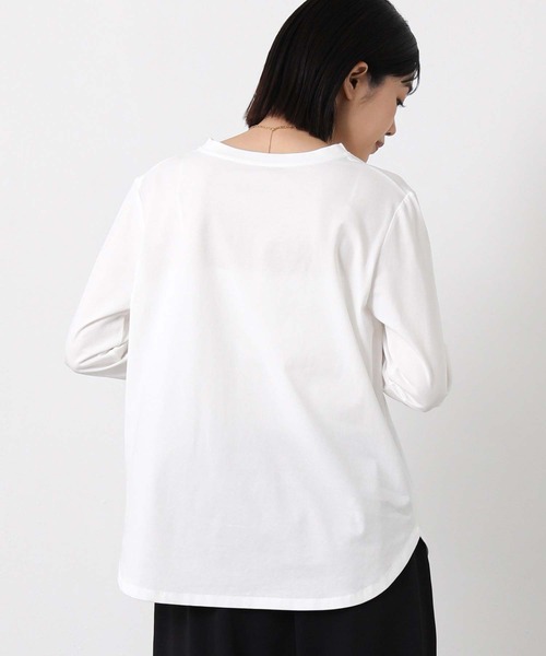 Gready Brilliant（グレディブリリアン）の「Ｃａｌｍｅ刺しゅうクルーネックカットソー（Tシャツ/カットソー・レディース・オフホワイト/ライトブルー・38）」の9枚目の写真