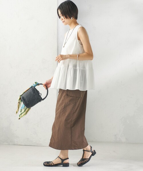 SHIPS(シップス)の「〈接触冷感 / 撥水加工〉TEXBRID(R) タフタ ノースリーブ ブラウス(シャツ/ブラウス・レディース・ブラック/オフホワイト/ロイヤルブルー・ONE SIZE)」の14枚目の写真