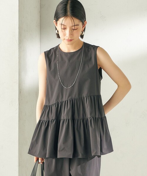 SHIPS（シップス）の「〈接触冷感 / 撥水加工〉TEXBRID(R) タフタ ノースリーブ ブラウス（シャツ/ブラウス・レディース・ブラック/オフホワイト/ロイヤルブルー/ブラウン・ONE SIZE）」の18枚目の写真