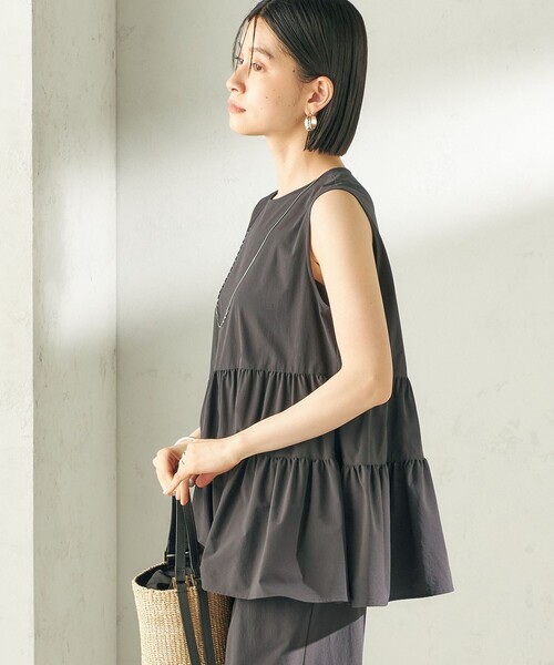 SHIPS（シップス）の「〈接触冷感 / 撥水加工〉TEXBRID(R) タフタ ノースリーブ ブラウス（シャツ/ブラウス・レディース・ブラック/オフホワイト/ロイヤルブルー/ブラウン・ONE SIZE）」の19枚目の写真