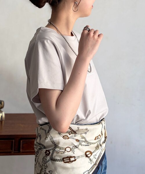 Chez toi(シェトワ)の「機能素材ロゴT(Tシャツ/カットソー・レディース・ブラック/グレイッシュベージュ/オフホワイト/ブラック系その他・FREE)」の18枚目の写真