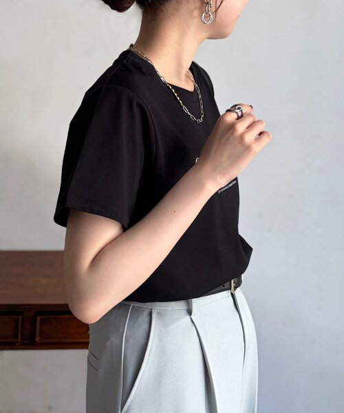 Chez toi(シェトワ)の「機能素材ロゴT(Tシャツ/カットソー・レディース・ブラック/グレイッシュベージュ/オフホワイト/ブラック系その他・FREE)」の10枚目の写真