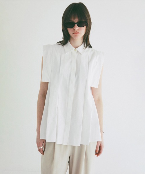 CLANE(クラネ)の「PANELL PLEAT SQUARE SLEEVE SHIRTS(シャツ/ブラウス・レディース・ホワイト/ネイビー/ミント・2/1)」の1枚目の写真