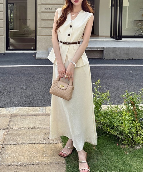 FAVORITO（ファヴォリート）の「ベスト付きトップススカートセットアップ（セットアップ・レディース・ベージュ・S/L/M）」の8枚目の写真