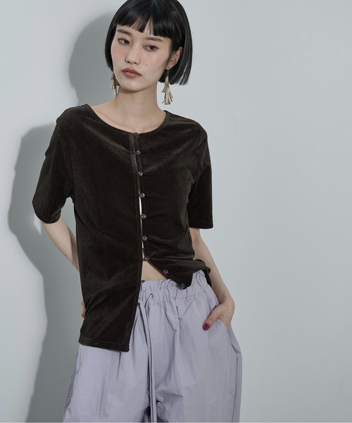 THE YOn(ザヨン)の「2WAYシアーベロアハーフスリーブカーデ(Tシャツ/カットソー・レディース・ダークブラウン/アイボリー/ライム・FREE)」の6枚目の写真