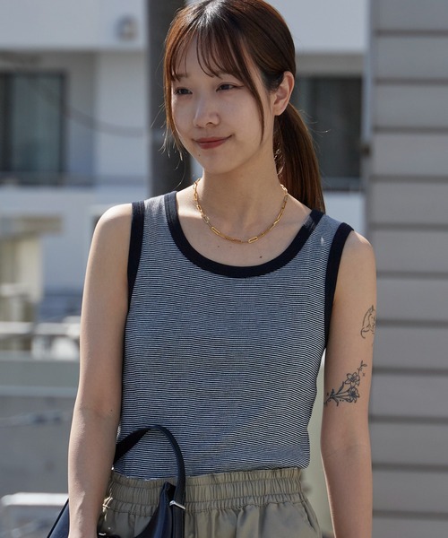 MILLER（ミラー）の「R.P.miller/ミラー パネルリブタンクトップ ラウンドネック Uネック 無地 ボーダー パイピング ベーシック 定番 カップなし レディース 2026年 夏 夏服（タンクトップ・レディース・グレー系/グレー系1/ブラウン系/ホワイト系2/ブラック系/ブラック系1/ブラック系2/ホワイト系/オレンジ/グレー/ブラック/チャコールグレー/ホワイト・FREE）」の6枚目の写真