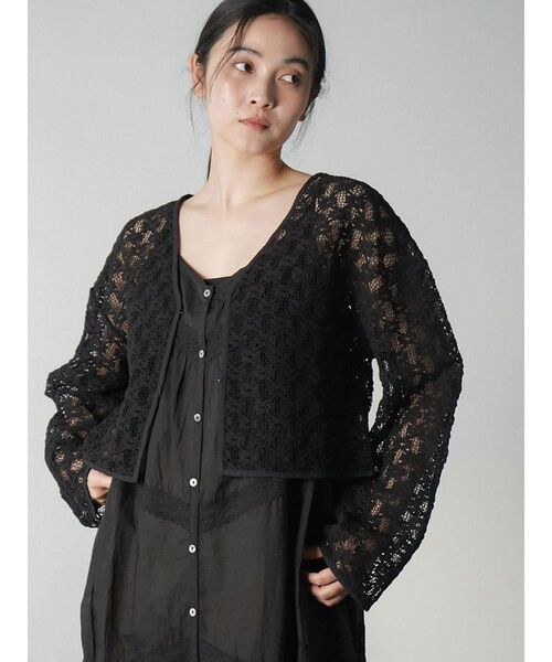 FIKA.(フィーカ)の「Lace front hook top(シャツ/ブラウス・レディース・ブラック/ホワイト・MEDIUM)」の1枚目の写真