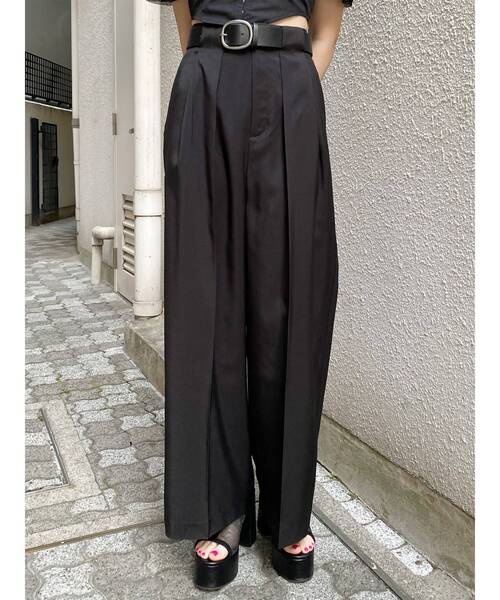 MURUA（ムルーア）の「オーバータックワイドパンツ【ベルト付】　夏服（スラックス・レディース・ライトグリーン/ブラック/アイボリー・2/1）」の2枚目の写真
