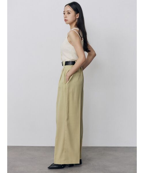MURUA(ムルーア)の「オーバータックワイドパンツ【ベルト付】 夏服(スラックス・レディース・ライトグリーン/ブラック/アイボリー・2/1)」の9枚目の写真