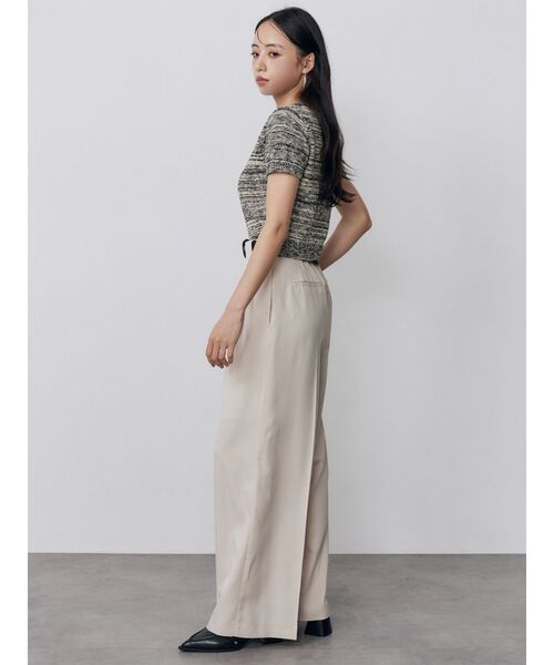 MURUA（ムルーア）の「オーバータックワイドパンツ【ベルト付】　夏服（スラックス・レディース・ライトグリーン/ブラック/アイボリー・2/1）」の4枚目の写真