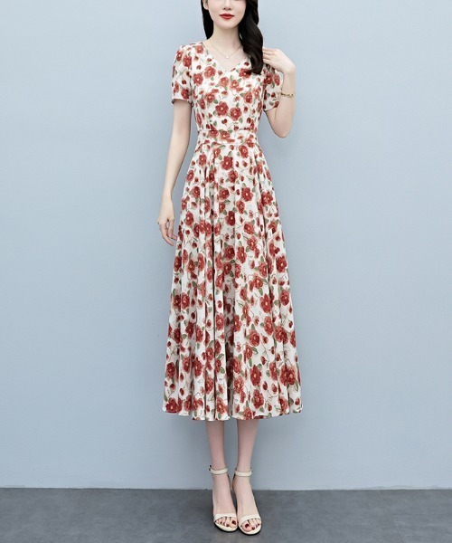 LUCPY(ラクピー)の「ローズプリントVネックフレアワンピース(ワンピース・レディース・ホワイト・XX-LARGE/X-LARGE/LARGE/MEDIUM)」の1枚目の写真