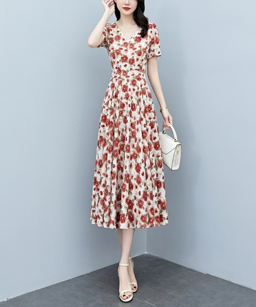 LUCPY(ラクピー)の「ローズプリントVネックフレアワンピース(ワンピース・レディース・ホワイト・XX-LARGE/X-LARGE/LARGE/MEDIUM)」の2枚目の写真