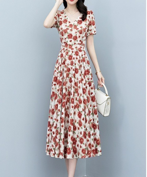 LUCPY(ラクピー)の「ローズプリントVネックフレアワンピース(ワンピース・レディース・ホワイト・XX-LARGE/X-LARGE/LARGE/MEDIUM)」の4枚目の写真