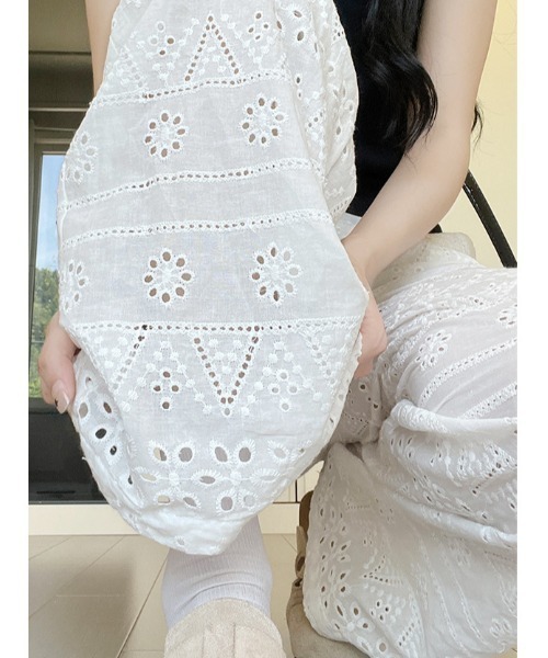 Maison Calme（メゾンカルム）の「【26年春夏新作】アイレット刺繍コットンレースイージーパンツ　裏地・ポケット付き　ウエストゴム（その他パンツ・レディース・ブラック/ホワイト・M/L）」の12枚目の写真