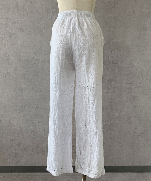 Maison Calme（メゾンカルム）の「【26年春夏新作】アイレット刺繍コットンレースイージーパンツ　裏地・ポケット付き　ウエストゴム（その他パンツ・レディース・ブラック/ホワイト・M/L）」の8枚目の写真