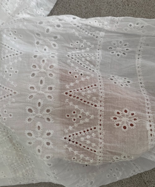 Maison Calme（メゾンカルム）の「【26年春夏新作】アイレット刺繍コットンレースイージーパンツ　裏地・ポケット付き　ウエストゴム（その他パンツ・レディース・ブラック/ホワイト・M/L）」の3枚目の写真