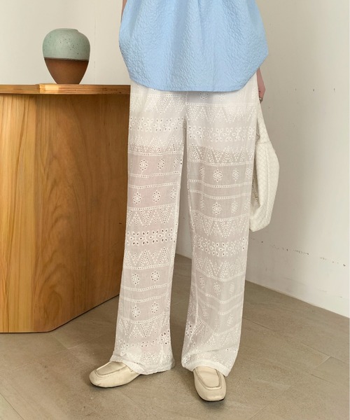 Maison Calme（メゾンカルム）の「【26年春夏新作】アイレット刺繍コットンレースイージーパンツ　裏地・ポケット付き　ウエストゴム（その他パンツ・レディース・ブラック/ホワイト・M/L）」の14枚目の写真