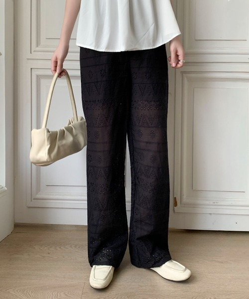 Maison Calme（メゾンカルム）の「【26年春夏新作】アイレット刺繍コットンレースイージーパンツ　裏地・ポケット付き　ウエストゴム（その他パンツ・レディース・ブラック/ホワイト・M/L）」の22枚目の写真