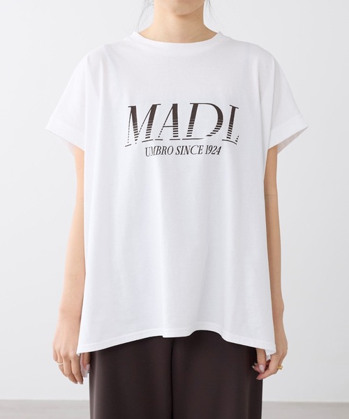 UMBRO(アンブロ)の「【追加】【UMBRO×MICA&DEAL】"MADL"ロゴプリントT-shirt(Tシャツ/カットソー・レディース・グレイッシュベージュ/ホワイト・FREE)」の3枚目の写真