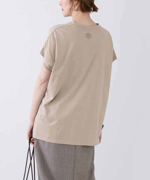 UMBRO(アンブロ)の「【追加】【UMBRO×MICA&DEAL】"MADL"ロゴプリントT-shirt(Tシャツ/カットソー・レディース・グレイッシュベージュ/ホワイト・FREE)」の15枚目の写真