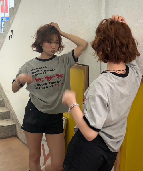 AMOU(アモウ)の「Runing horse Ringer T-shirts GRAY(Tシャツ/カットソー・レディース・その他・1/2/3)」の5枚目の写真