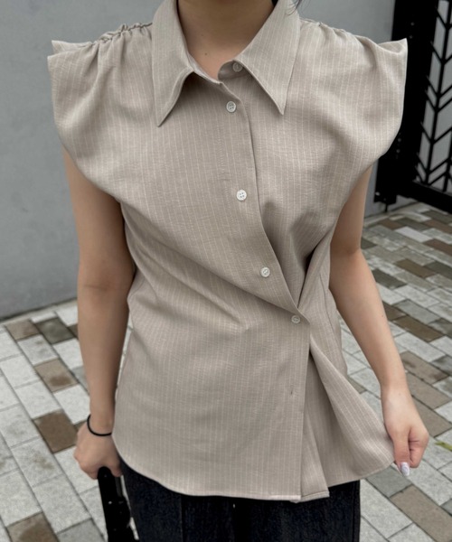 raffime（ラフィミー）の「【Raffime】２wayバルーンストライプブラウス（シャツ/ブラウス・レディース・ベージュ/オフホワイト/ネイビー・フリー）」の2枚目の写真