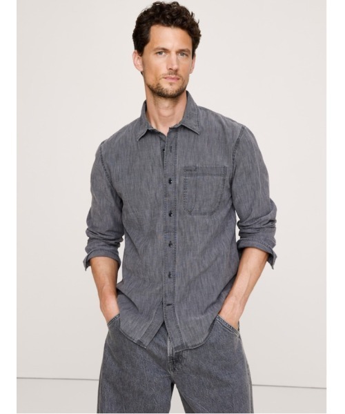 Banana Republic(バナナリパブリック)の「スタンダードフィット シャンブレーシャツ(シャツ/ブラウス・メンズ・ネイビー/インディゴブルー/ブラック・L/M/S/XL)」の2枚目の写真