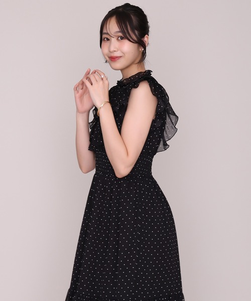 MISCH MASCH(ミッシュマッシュ)の「2026秋冬新作 ギャザーフリルティアードワンピース(ワンピース・レディース・ブラック/ブルー・S/M)」の6枚目の写真