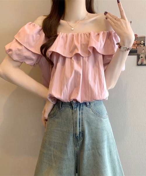 LUCPY(ラクピー)の「フリルオフショルダーパフスリーブブラウス(シャツ/ブラウス・レディース・ブラック/アイボリー/ピンク/ホワイト・FREE)」の4枚目の写真