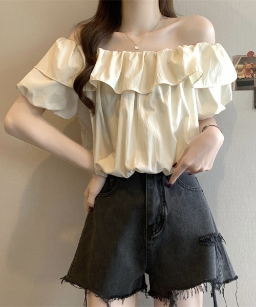 LUCPY(ラクピー)の「フリルオフショルダーパフスリーブブラウス(シャツ/ブラウス・レディース・ブラック/アイボリー/ピンク/ホワイト・FREE)」の2枚目の写真