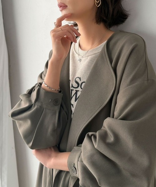 classicalelf(クラシカルエルフ)の「ゆるっと羽織って、すっきり魅せ。ノーカラードロスト使いボリュームスリーブロングコート(ロング丈)(ノーカラーコート・レディース・ブラック/モカ/ネイビー・X-LARGE/SMALL/MEDIUM/LARGE)」の13枚目の写真