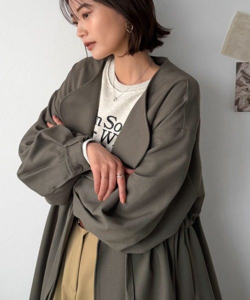 classicalelf(クラシカルエルフ)の「ゆるっと羽織って、すっきり魅せ。ノーカラードロスト使いボリュームスリーブロングコート(ロング丈)(ノーカラーコート・レディース・ブラック/モカ/ネイビー・X-LARGE/SMALL/MEDIUM/LARGE)」の11枚目の写真