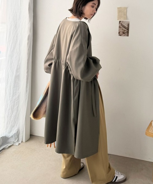 classicalelf(クラシカルエルフ)の「ゆるっと羽織って、すっきり魅せ。ノーカラードロスト使いボリュームスリーブロングコート(ロング丈)(ノーカラーコート・レディース・ブラック/モカ/ネイビー・X-LARGE/SMALL/MEDIUM/LARGE)」の20枚目の写真