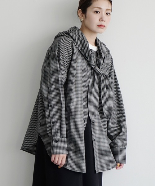 e-zakkamania stores(イーザッカマニアストアーズ)の「スカーフ付 チェック フーディーBIGシャツ(シャツ/ブラウス・レディース・ブラック/ベージュ・フリー)」の1枚目の写真