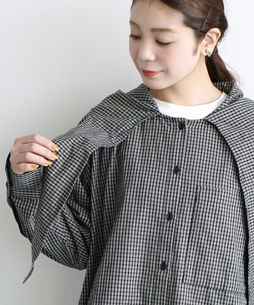 e-zakkamania stores(イーザッカマニアストアーズ)の「スカーフ付 チェック フーディーBIGシャツ(シャツ/ブラウス・レディース・ブラック/ベージュ・フリー)」の4枚目の写真